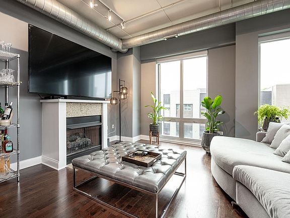 4th image of 4814 N Clark St APT 201