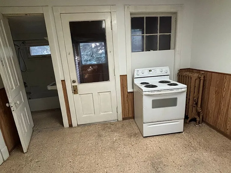 389 Maple Street — Photo 4