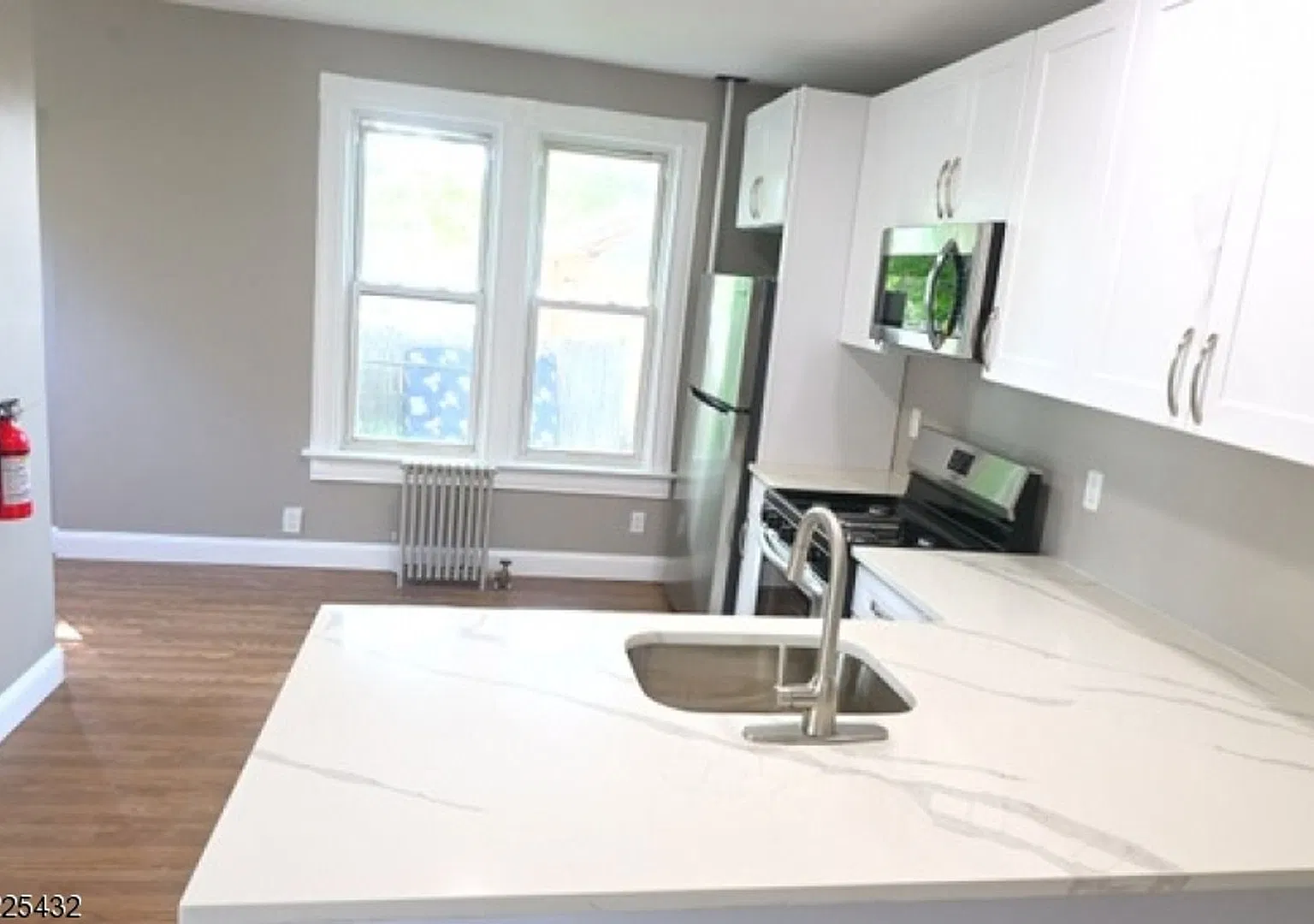 Spacious Two Family In Heart Of Morristown — Photo 3