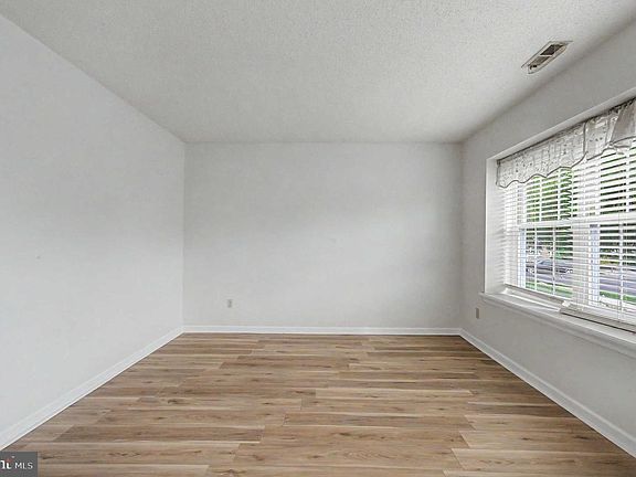 3rd image of 756 Barbados Dr
