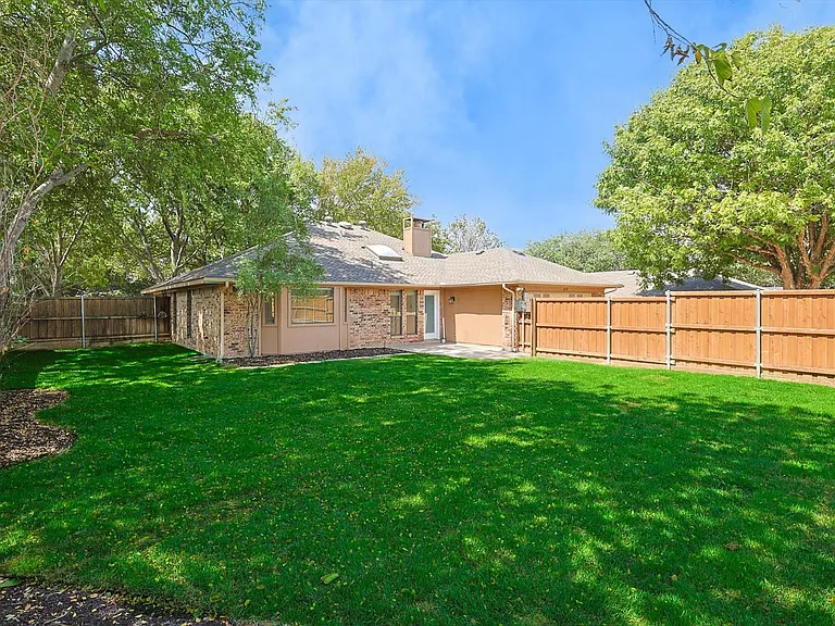 653 Raven Ln — Photo 17
