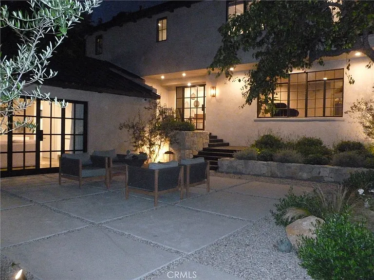 1094 Acanto Pl — Photo 1