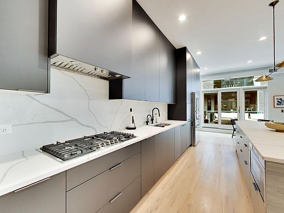 4th image of 847 W Monroe St APT Penthouse 5