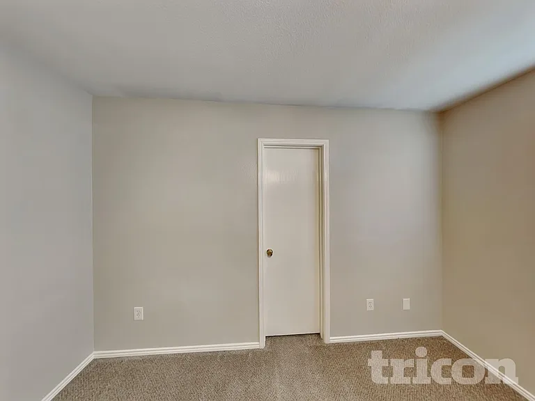 2338 Manchester Ln — Photo 12