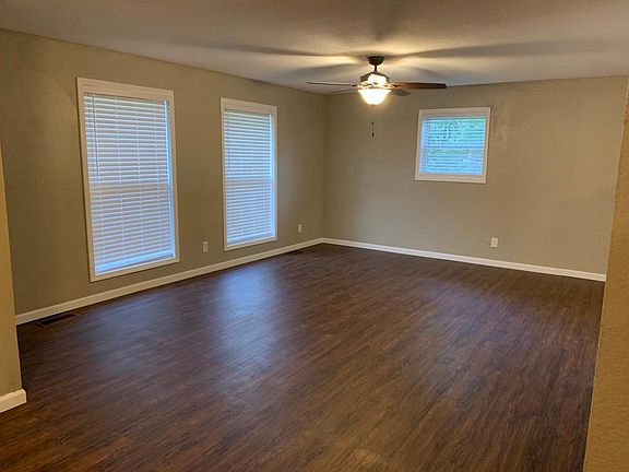 4th image of 302 Harrison Ln