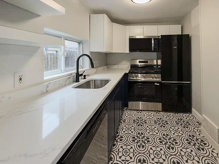 2136 E Tucker St — Photo 8
