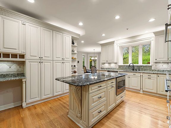 4th image of 4739 Wellington Dr