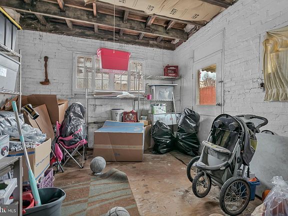 4th image of 604 Fairview St