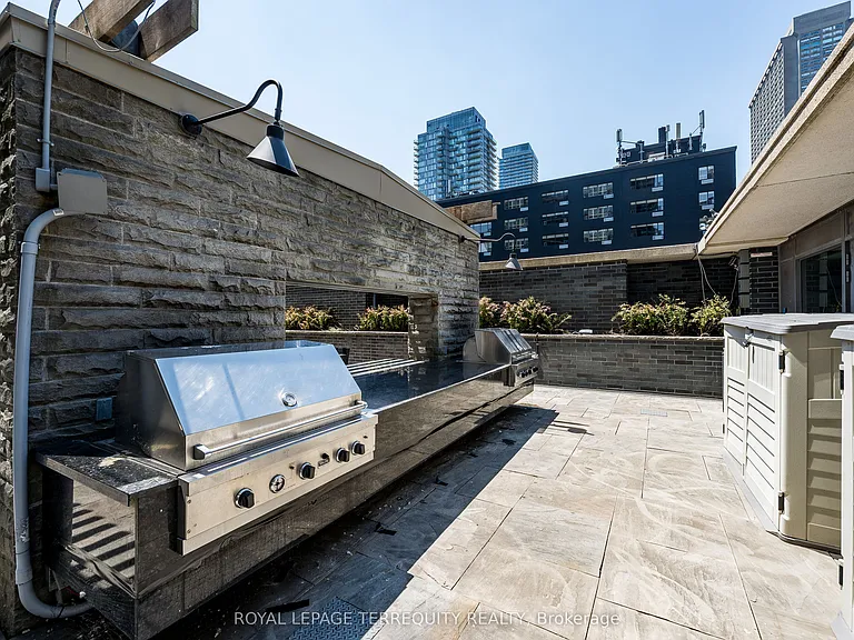 33 Charles St E #4008 — Photo 23