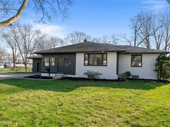 513 N Main St, Amherst, OH 44001