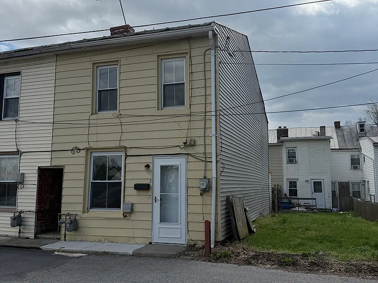 2 Lincoln Ave — Photo 8