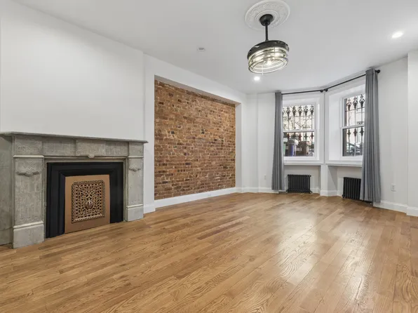 7 Verona Place image 1 of 5