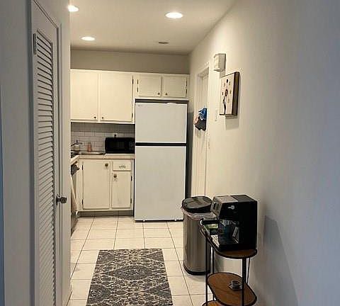 4th image of 1950 N Andrews Avenue #210d