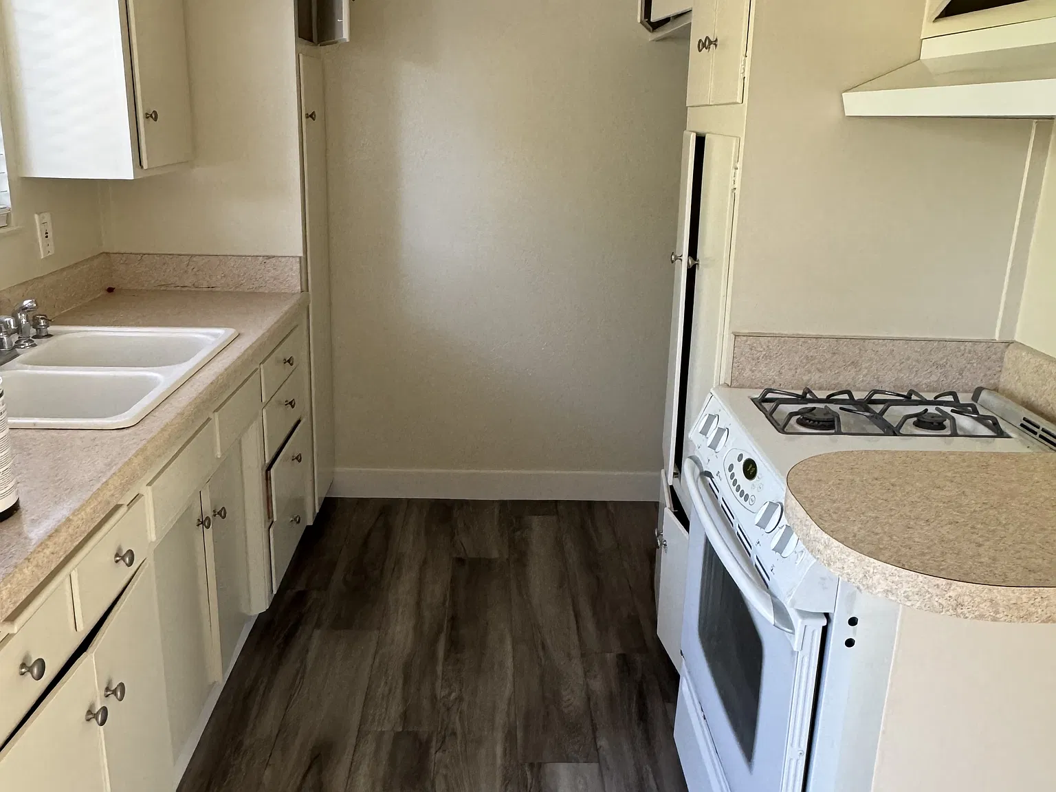 E. 16th Place 272 - #C — Photo 4