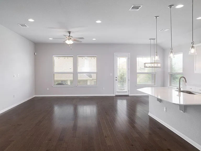 724 Kingston Pl — Photo 4
