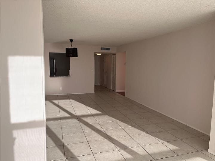 1st image of 800 Parkview Dr APT 826
