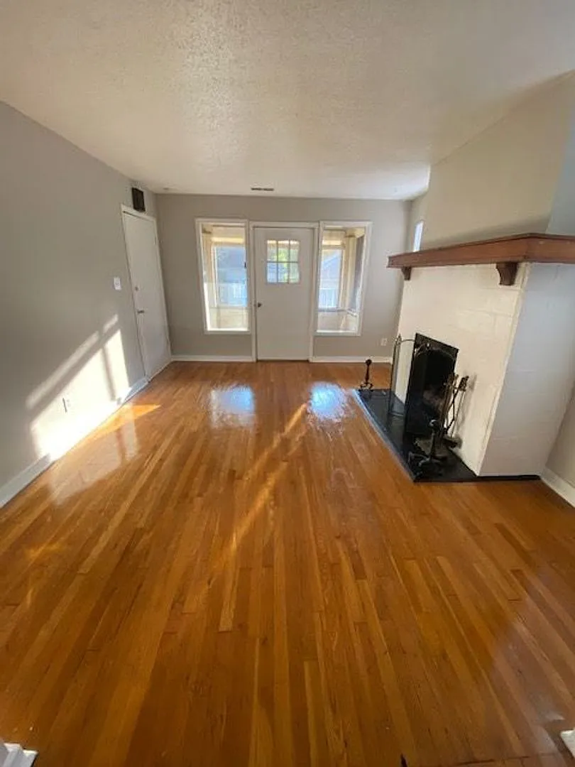 691 Durant Place — Photo 3