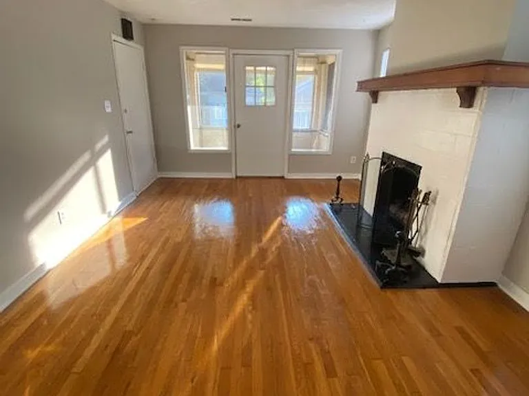 691 Durant Pl NE — Photo 3