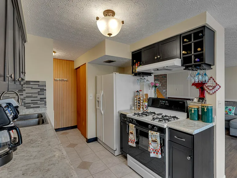 703 Cherry Hollow Rd — Photo 8