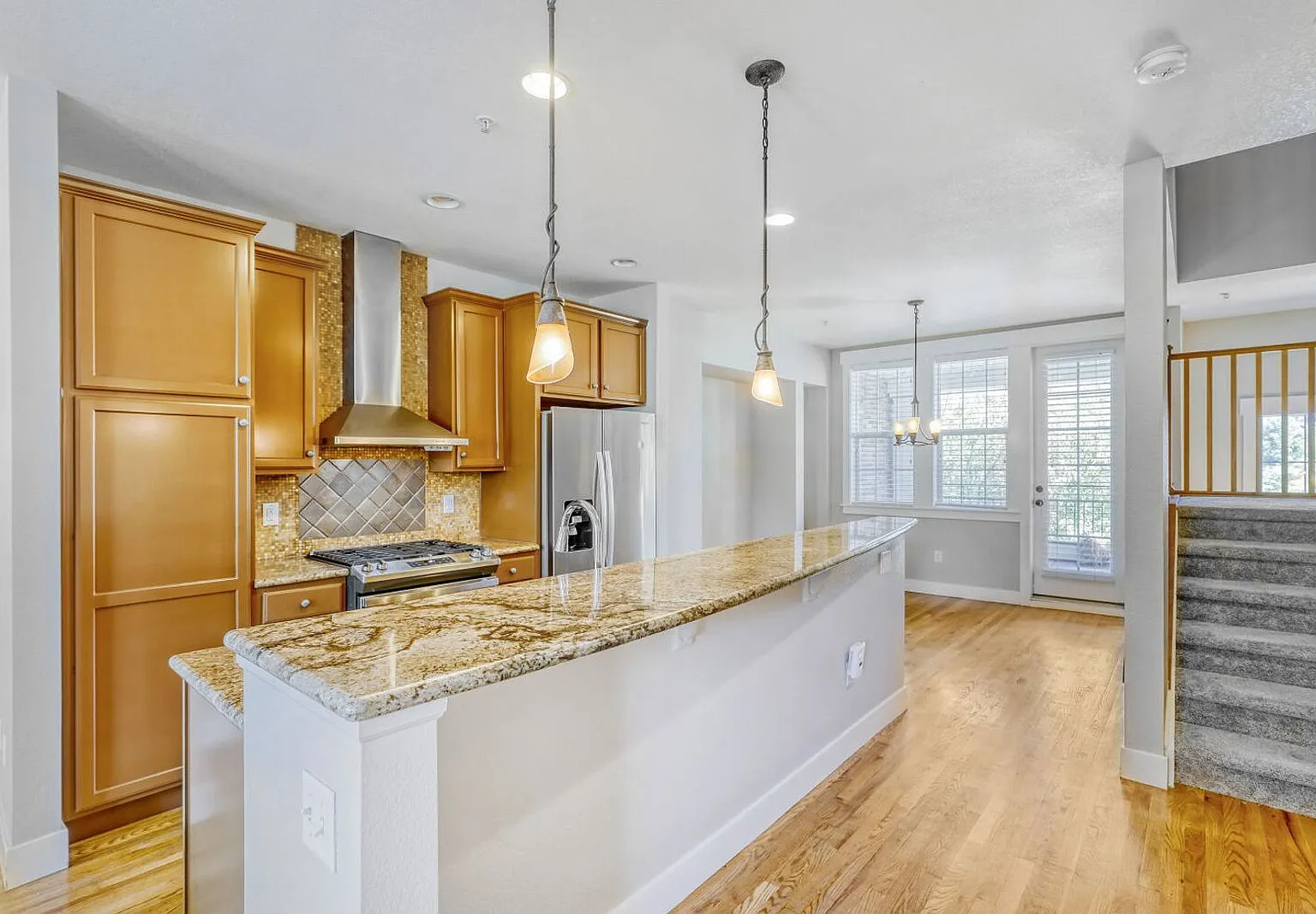 3 bed, 3.5 bath, 1721 sqft, $3,095 — Photo 4
