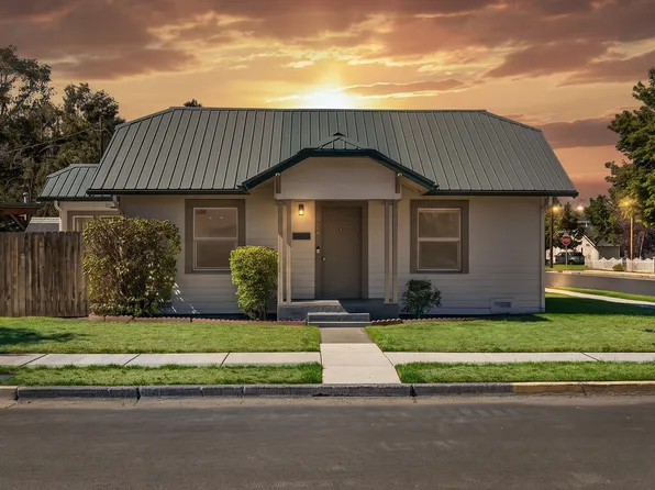 149 NW 8th St, Redmond, OR 97756