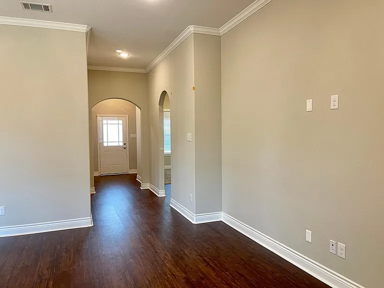 705 Tippit Ln — Photo 7