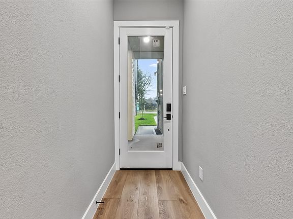 5th image of 2022 Wavell St