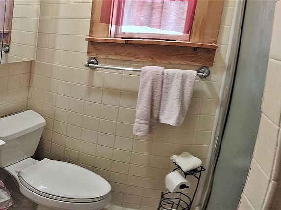 5th image of 272 W Yellowstone Dr