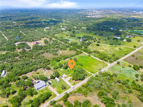 1520 18th St, Rockport, TX 78382