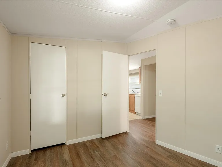 1961 Quality Blvd #12 — Photo 19