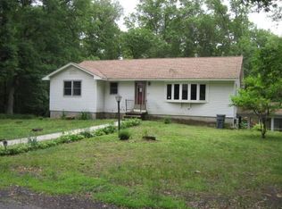 1015 Hillside Dr, Palmer, MA 01069