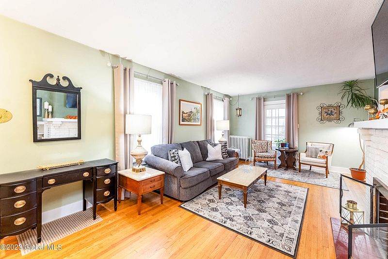 4th image of 1225 Regent Street