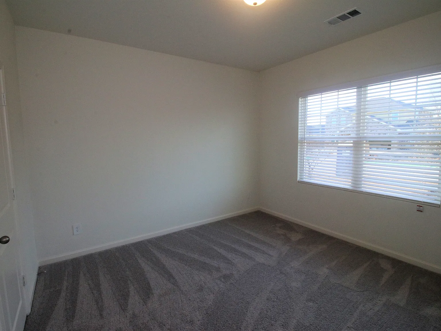 4 bed, 1827 sqft, $2,895 — Photo 4