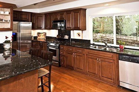 Gourmet kitchen