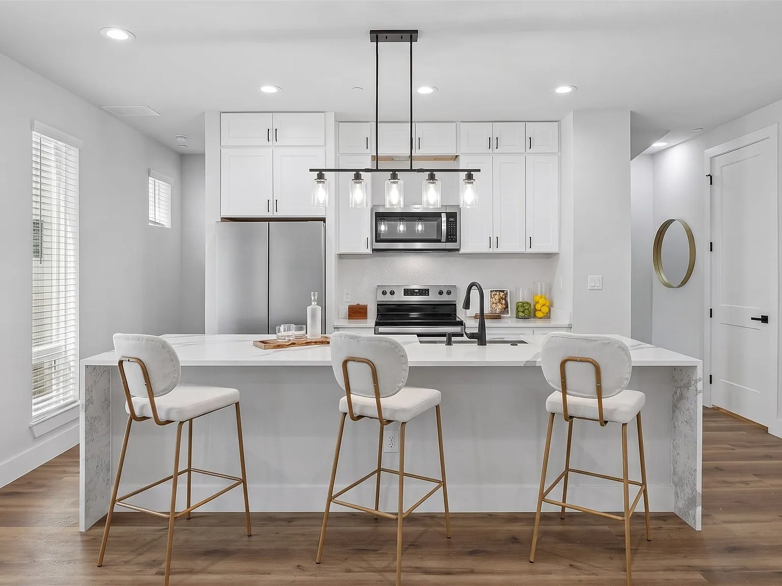 2 bed, 2.5 bath, 1533 sqft, $3,200 — Photo 4