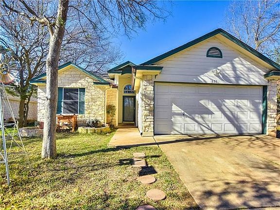 Nice size front yard601 Millcreek Ln