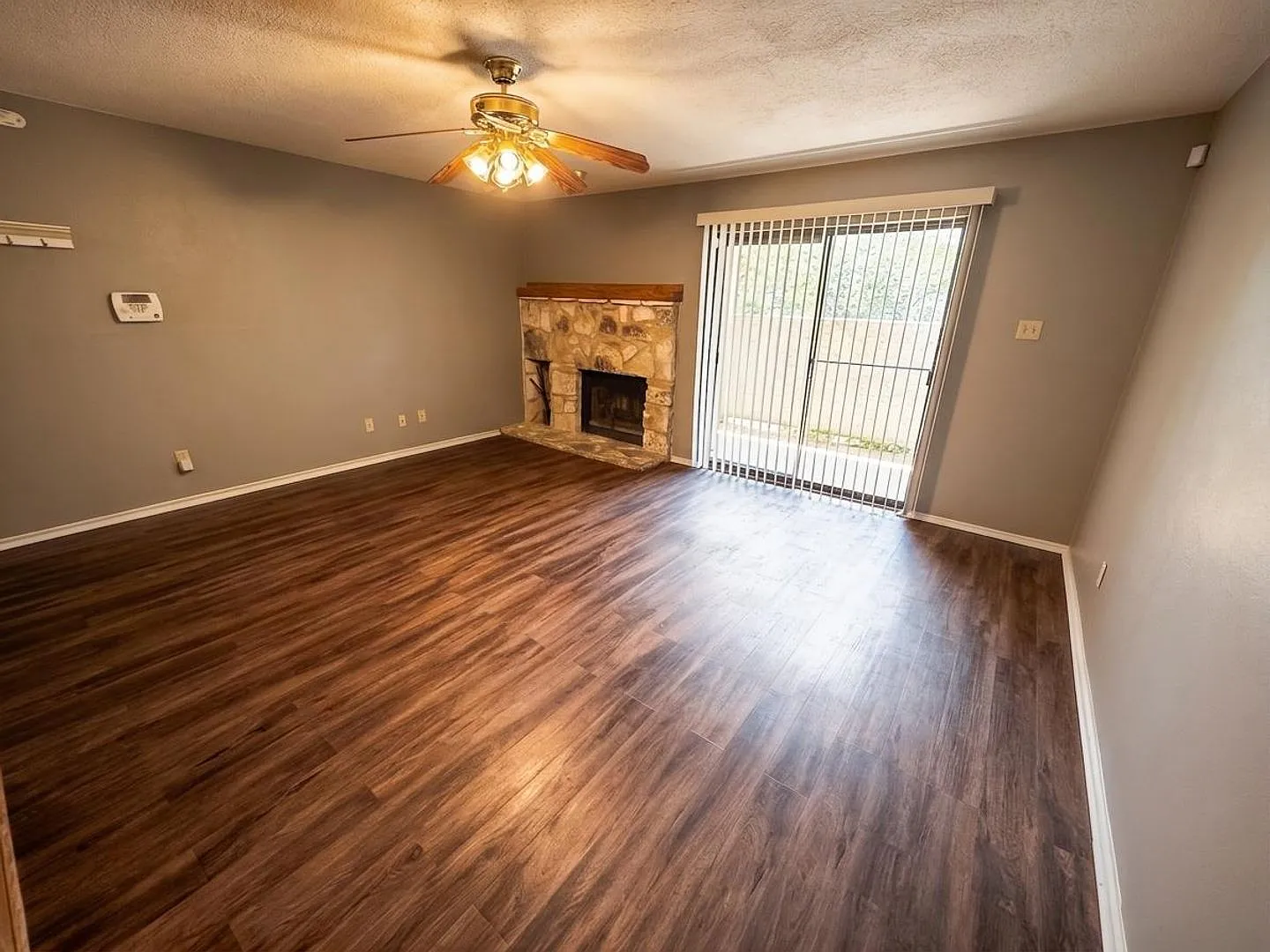 Cozy Medical Center Condo with Fireplace, Community Pool & Included Appliances! — Photo 3
