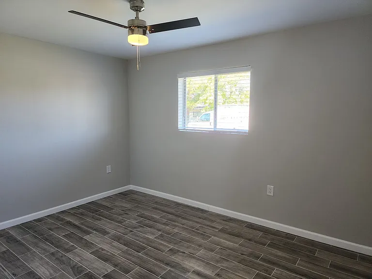 1041 W Elna Rae St — Photo 15