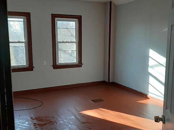 5th image of 13101 Wainfleet Ave