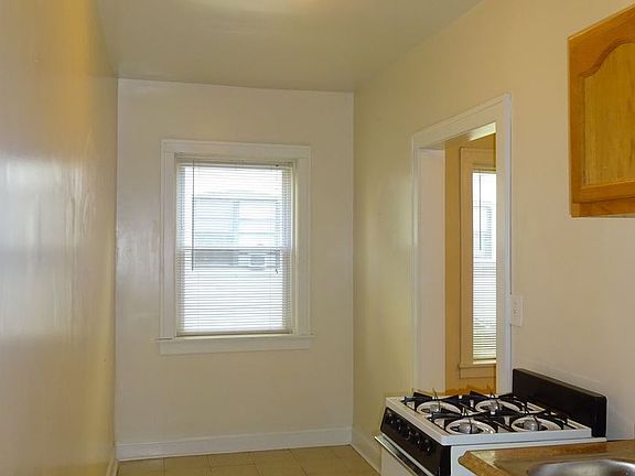 5th image of 507 E 14th St APT 15