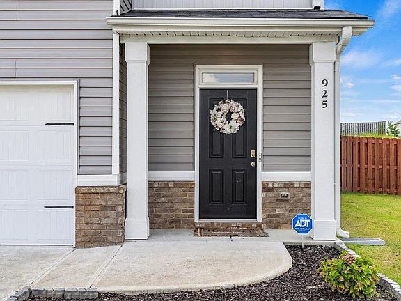 4th image of 925 Hay Meadow Dr