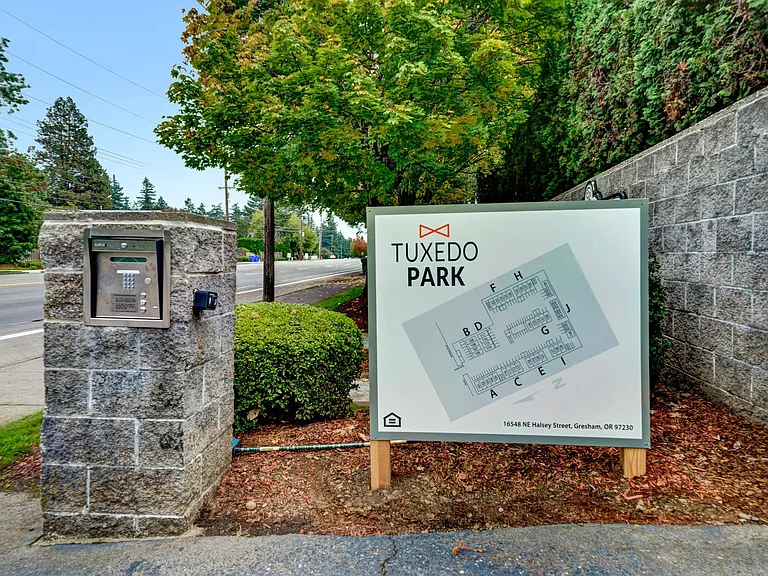 Tuxedo Park Apartments — Photo 39