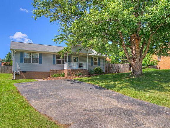 3rd image of 30 Meadow Dr