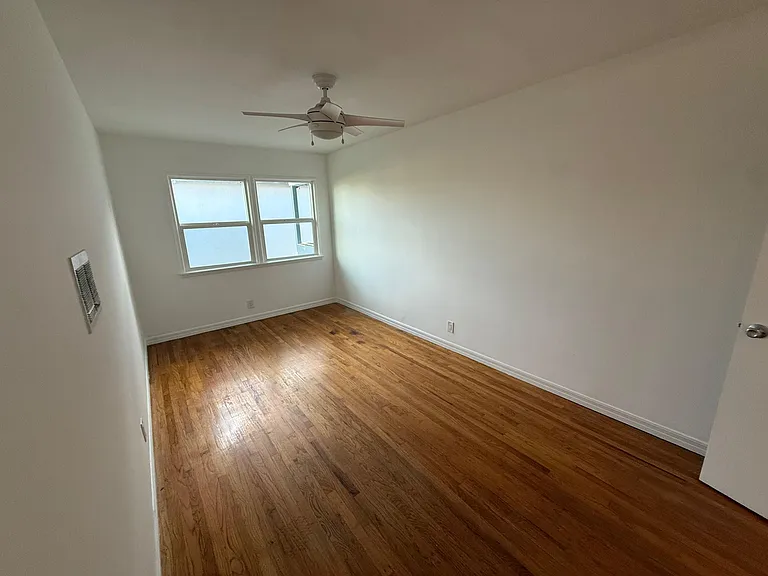 805 Venice Blvd #4 — Photo 3