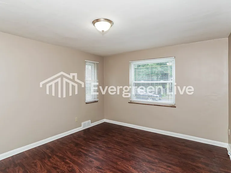 1557 Pasadena Ave — Photo 13