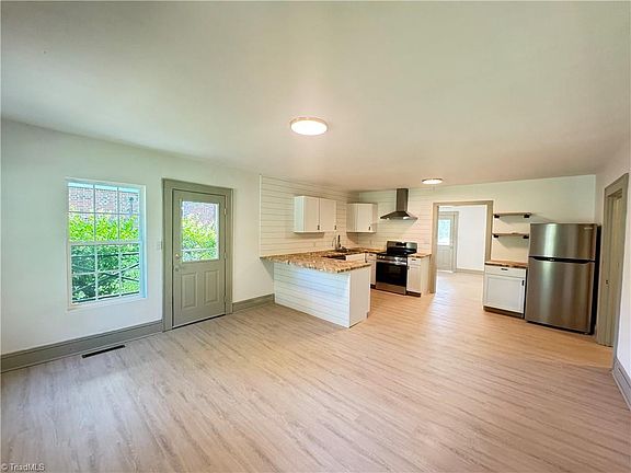 4th image of 213 S Ireland St