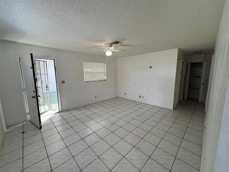 230 SW 1st St #G-8 — Photo 11