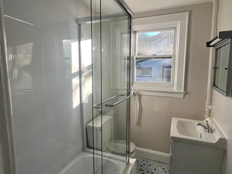 220 Hillside Pl — Photo 6