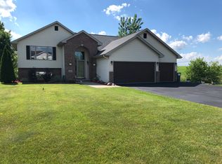 1227 Briarwood Blvd, Roberts, WI 54023