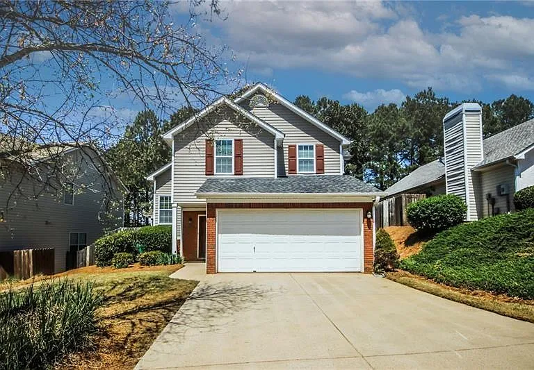 121 Stoneforest Dr — Photo 1